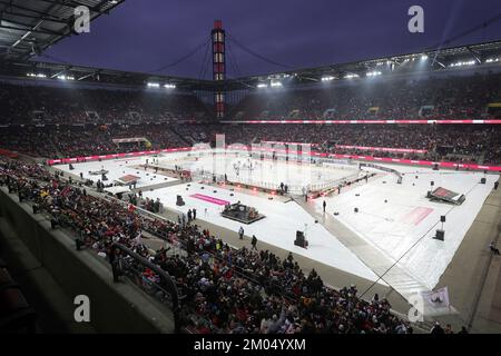 Cologne, Deutschland. 03rd Dec, 2022. firo: 03.12.2022 ice hockey, 1st league, PENNY DEL, German ice hockey league, season 2022/2023, Kolner Haie KEC - Adler Mannheim 4:2 winter game OVERVIEW, STADIUM, RHEINENERGIESTADION, ICEFLACHE/dpa/Alamy Live News Stock Photo