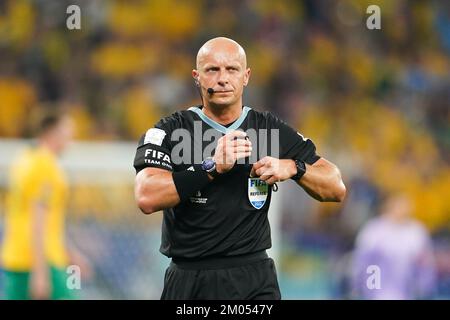 DOHA, QATAR - DECEMBER 3: Referee Szymon Marciniak looks on during the FIFA World Cup Qatar 2022 Round of 16 match between Argentina and Australia at Ahmad bin Ali Stadium on December 3, 2022 in Al Rayyan, Qatar. (Photo by Florencia Tan Jun/PxImages) Stock Photo