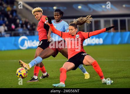 Manchester City's Khadija Shaw battles for the ball with Brighton and Hove Albion's Victoria Williams and Kayleigh Green during the Barclay Women's Super League match at the Manchester City Academy Stadium, Manchester. Picture date: Sunday December 4, 2022. Stock Photo