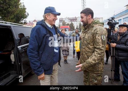 Non Exclusive: UZHHOROD, UKRAINE - DECEMBER 2, 2022 - President of the Ukrainian League of American Football (ULAF) Yurii Hundych (R) welcomes America Stock Photo