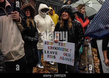 New York, New York, USA. 2nd Dec, 2022. People protest a Drag Queen story hour at the Children's Museum in the Staten Island borough in New York City, New York, U.S. September 29, 2020. Drag Queen story hour is meant to teach children about inclusivity but protesters claim it is a grooming event. (Credit Image: © Stephanie Keith/ZUMA Press Wire) Stock Photo