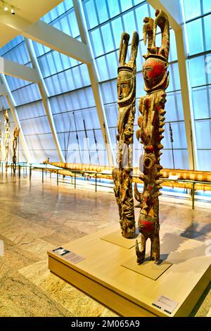 New York. Manhattan. United States. The Metropolitan Museum of Art. Oceanic Art. Two Figures. papa New Guinea Stock Photo