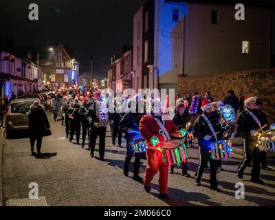 Queenborough, Kent, UK. 4th Dec, 2022. Queenborough in Kent's annual Christmas light / torch parade through the high street ending with a firework display in the harbour. Credit: James Bell/Alamy Live News Stock Photo