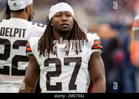 Kansas City Chiefs running back Kareem Hunt (27) runs the ball against the  Cleveland Browns during an NFL football game, Sunday, Nov. 4, 2018, in  Cleveland. The Chiefs won 37-21. (Jeff Haynes/AP