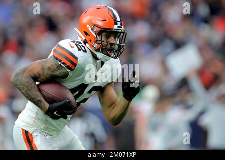 Cleveland Browns linebacker Tony Fields II (42) jogs off of the