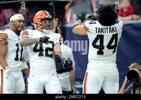 Cleveland Browns linebacker Sione Takitaki (44) runs to defend during an  NFL football game against the Houston Texans on Sunday, December 4, 2022,  in Houston. (AP Photo/Matt Patterson Stock Photo - Alamy