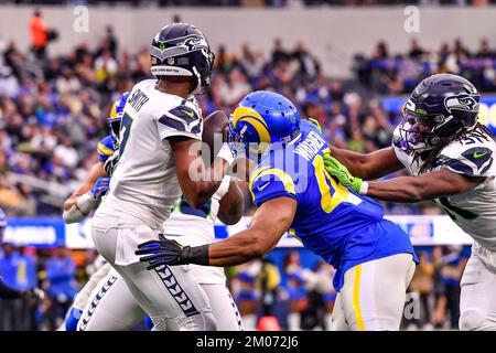 Los Angeles Rams linebacker Bobby Wagner (45) warms up before playing  against the Seattle Seahawks in