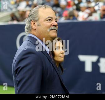 Houston, Texas, USA. 4th Dec, 2022. Houston Texans chairman and CEO Cal McNair on the field before the start of an NFL game between the Houston Texans and the Cleveland Browns on Dec. 4, 2022, in Houston. The Browns won, 27-14. (Credit Image: © Scott Coleman/ZUMA Press Wire) Credit: ZUMA Press, Inc./Alamy Live News Stock Photo