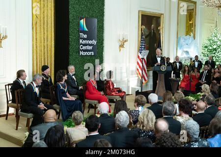 Washington DC, USA. 04th Dec, 2022. United States President Joe Biden makes remarks as he and first lady Dr. Jill Biden welcome the recipients of the 45th Annual Kennedy Center Honors to a reception at the White House in Washington, DC on Sunday, December 4, 2022. Credit: Chris Kleponis/CNP /MediaPunch Credit: MediaPunch Inc/Alamy Live News Stock Photo