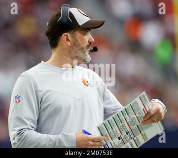 Houston, Texas, USA. 4th Dec, 2022. Cleveland Browns head coach Kevin Stefanski during an NFL game between the Houston Texans and the Cleveland Browns on Dec. 4, 2022, in Houston. The Browns won, 27-14. (Credit Image: © Scott Coleman/ZUMA Press Wire) Credit: ZUMA Press, Inc./Alamy Live News Stock Photo