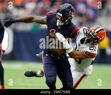 Houston, Texas, USA. 4th Dec, 2022. Cleveland Browns cornerback GREG NEWSOME II (20) works to bring down Houston Texans wide receiver NICO COLLINS (12) after a catch during an NFL game between the Houston Texans and the Cleveland Browns. The Browns won, 27-14. (Credit Image: © Scott Coleman/ZUMA Press Wire) Credit: ZUMA Press, Inc./Alamy Live News Stock Photo