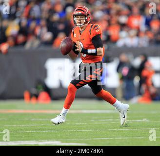 Kansas City Chiefs Quarterback Joe Montana competing in 1993 Stock Photo -  Alamy