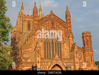 Hereford Cathedral Church at sunset, 5 College Cloisters, Cathedral Close, Hereford, Herefordshire, England, UK, HR1 2NG Stock Photo