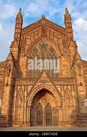 Hereford Cathedral Church at sunset, 5 College Cloisters, Cathedral Close, Hereford, Herefordshire, England, UK, HR1 2NG Stock Photo