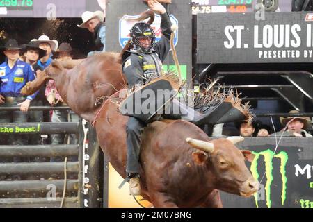 St. Louis, United States. 04th Dec, 2022. Professional Bull Rider Cooper Davis hangs onto Woopaa the bull during the Championship round of the 'Unleash The Beast 'World Finals, at the Enterprise Center in St. Louis on Sunday, December 4, 2022. Davis won the St. Louis portion of the competition. Photo by Bill Greenblatt/UPI Credit: UPI/Alamy Live News Stock Photo