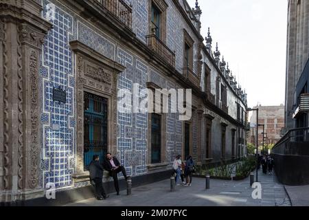 View of the Casa de los Azulejos (House of Tiles), an 18th-century Baroque palace in Mexico City, built by the Count of the Valle de Orizaba family. Stock Photo