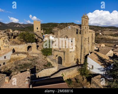 castle and church of San Salvador, Luesia medieval village, Cinco Villas, Aragon, Spain Stock Photo