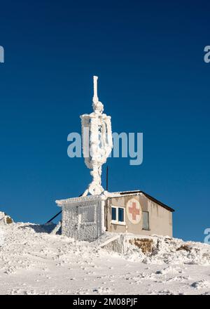 Emergency rescue hut with frozen antennas by snow skiing trail at the Black Peak in Vitosha Mountain near Sofia, Bulgaria, Eastern europe, Balkans, EU Stock Photo