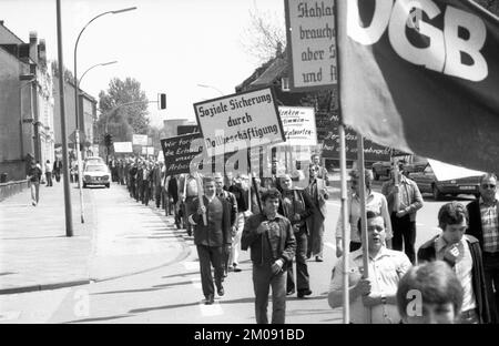 Fear of losing their jobs due to the merger of Hoesch AG with the Dutch steel company Hoogovens drove the steelworkers of the Phoenix plant onto the s Stock Photo