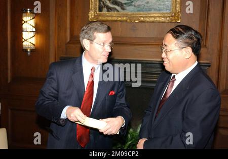 Mike Leavitt, Chinese Signing , Environmental Protection Agency Stock ...