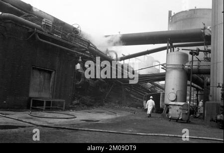 The coking plant of the Gneisenau colliery in Dortmund-Oespel was rocked by an explosion on 17 July 1974. The damage to property was considerable, Ger Stock Photo
