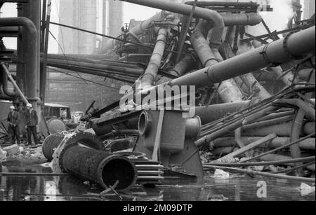 The coking plant of the Gneisenau colliery in Dortmund-Oespel was rocked by an explosion on 17 July 1974. The damage to property was considerable, Ger Stock Photo