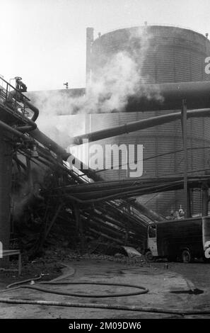The coking plant of the Gneisenau colliery in Dortmund-Oespel was rocked by an explosion on 17 July 1974. The damage to property was considerable, Ger Stock Photo
