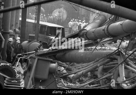 The coking plant of the Gneisenau colliery in Dortmund-Oespel was rocked by an explosion on 17 July 1974. The damage to property was considerable, Ger Stock Photo