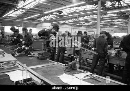 In the training workshop of Hoesch AG in Dortmund, here on 6.8.1974, apprentices are trained in various trades, Germany, Europe Stock Photo