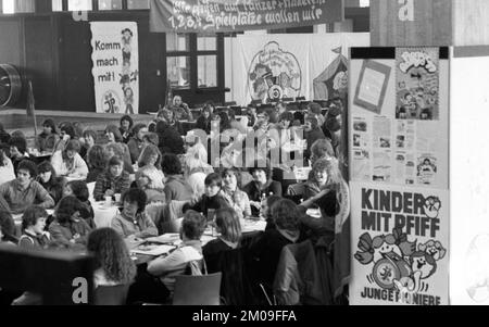 The 3rd federal congress of the DKP-owned children's organisation Junge Pioniere deliberated on 09.02.1980 in Cologne, Germany, Europe Stock Photo