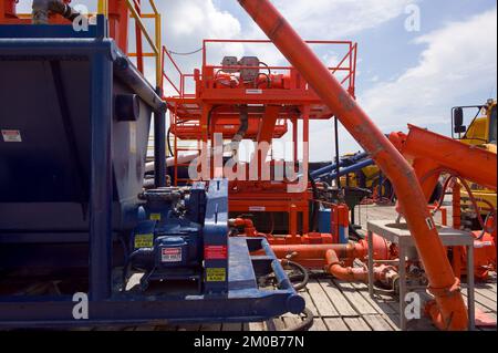 Hazardous materials absorbent Green Stuff is used on sample oil and  antifreeze at an environmental quality trade show Stock Photo - Alamy