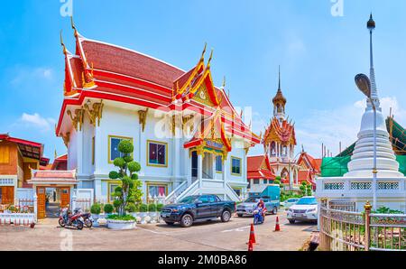 BANGKOK, THAILAND - APRIL 23, 2019: Panorama of the courtyard of Wat Chana Songkhram with sacred shrines and building of the monastery complex, on Apr Stock Photo