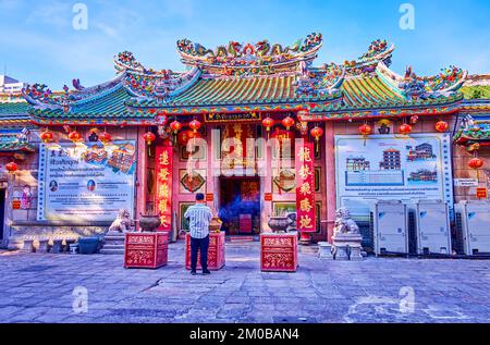 BANGKOK, THAILAND - APRIL 23, 2019: Wat Mangkon Kamalawat Chinese temple facade, on April 23 in Bangkok, Thailand Stock Photo