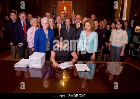 Office of the Administrator (Lisa P. Jackson) - Final Rulemaking to Establish Light-Duty Vehicle Greenhouse Gas Emission Standards and Corporate Average Fuel Economy Standards , Environmental Protection Agency Stock Photo