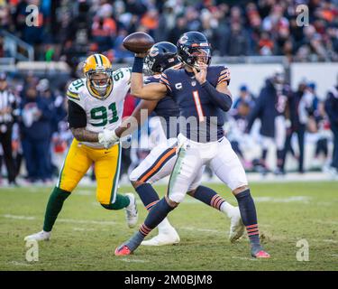 Chicago, IL, USA. 04th Dec, 2022. Chicago Bears #21 Darrynton Evans runs  past Packers #23 Jaire Alexander during a game against the Green Bay Packers  in Chicago, IL. Mike Wulf/CSM/Alamy Live News