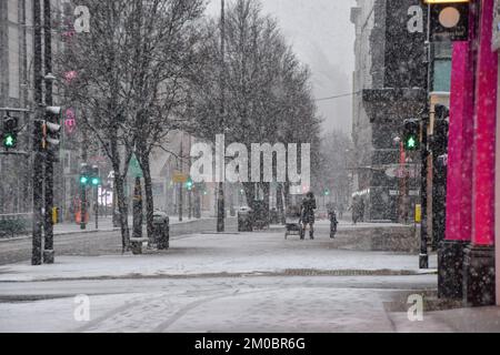 London, United Kingdom 24 January 2021. Rare heavy snow in Oxford Street. Stock Photo