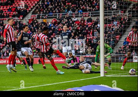 Amad Diallo scores Sunderland AFC's opening goal against Millwall in the EFL Championship. Stock Photo