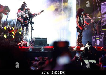 Toluca, Mexico. 04th Dec, 2022. Tommy Thayer, Gene Simmons, Paul Stanley integrants of the Kiss American rock band perform on stage during the third day of the Hell and Heaven Metal Fest at Foro Pegaso. On December 04, 2022 in Toluca, Mexico. (Credit Image: © Carlos Santiago/eyepix via ZUMA Press Wire) Stock Photo