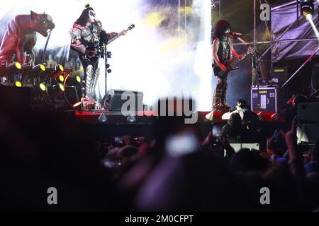 Toluca, Mexico. 04th Dec, 2022. December 04, 2022, Toluca, Mexico: Tommy Thayer, Gene Simmons, Paul Stanley integrants of the Kiss American rock band perform on stage during the third day of the Hell and Heaven Metal Fest at Foro Pegaso. On December 04, 2022 in Toluca, Mexico. (Photo by Carlos Santiago/ Eyepix Group) (Photo by Eyepix/NurPhoto) Credit: NurPhoto/Alamy Live News Stock Photo