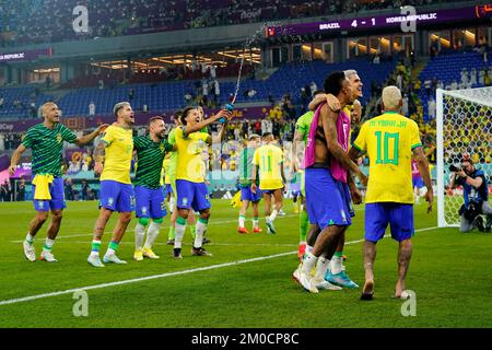 Doha, Qatar. 05th Dec, 2022. Brazil players celebrating the victory during the FIFA World Cup Qatar 2022 match, round of 16, between Brazil and South Korea played at Stadium 974 on Dec 5, 2022 in Doha, Qatar. (Photo by Bagu Blanco/Pressinphoto/Sipa USA) Credit: Sipa USA/Alamy Live News Stock Photo