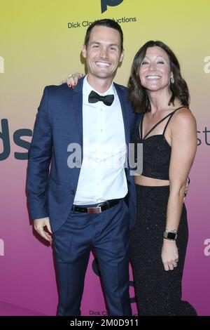 LOS ANGELES - DEC 4: Nate Buchanan, Kara Buchanan at the 2022 Streamy