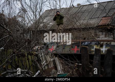 Terny, Ukraine. 28th Nov, 2022. Paramedic ìVaydaî checks his vest while ...