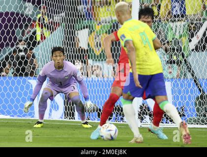 South Korea goalkeeper Kim Seung-Gyu during the FIFA World Cup 2022, Round of 16 football match between Brazil and Korea Republic on December 5, 2022 at Stadium 974 in Doha, Qatar - Photo: Jean Catuffe/DPPI/LiveMedia Stock Photo