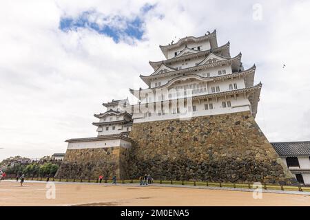 Himeji, Japan. The main keep (tenshu) of the White Egret or Heron Castle, a castle complex from the Azuchi Momoyama period and a World Heritage Site Stock Photo