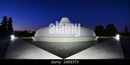 The 'Shrine of the Book' museum houses the Dead Sea Scrolls. Jerusalem, Israel. Stock Photo