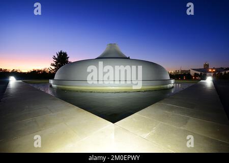 The 'Shrine of the Book' museum houses the Dead Sea Scrolls. Jerusalem, Israel. Stock Photo