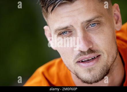 DOHA - Holland goalkeeper Andries Noppert during a media moment of the Dutch national team at the Qatar University training complex on December 6, 2022 in Doha, Qatar. The Dutch national team is preparing for the quarterfinal match against Argentina. ANP KOEN VAN WEEL netherlands out - belgium out Stock Photo