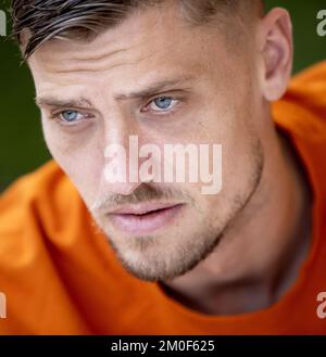 DOHA - Holland goalkeeper Andries Noppert during a media moment of the Dutch national team at the Qatar University training complex on December 6, 2022 in Doha, Qatar. The Dutch national team is preparing for the quarterfinal match against Argentina. ANP KOEN VAN WEEL netherlands out - belgium out Stock Photo