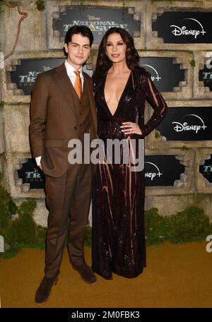 Hollywood, California, USA. 05th Dec, 2022. (L-R) Dylan Michael Douglas and Catherine Zeta-Jones attend the premiere of Disney  Original Series 'National Treasure: Edge Of History' at El Capitan Theatre on December 05, 2022 in Los Angeles, California. Credit: Jeffrey Mayer/Jtm Photos/Media Punch/Alamy Live News Stock Photo