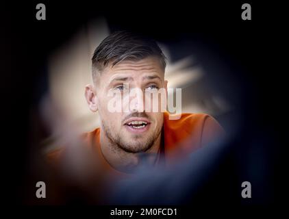 DOHA - Holland goalkeeper Andries Noppert during a media moment of the Dutch national team at the Qatar University training complex on December 6, 2022 in Doha, Qatar. The Dutch national team is preparing for the quarterfinal match against Argentina. ANP KOEN VAN WEEL netherlands out - belgium out Stock Photo